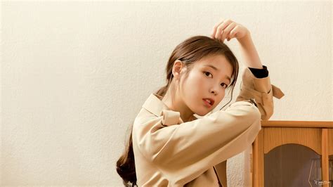 IU for Handu (HSTYLE) Clothing Store 2020 FW | kpopping