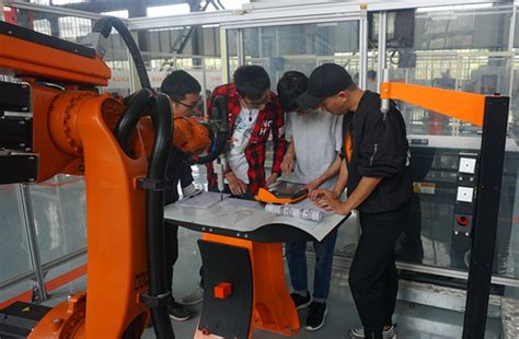 机械工程学院组织2019级机电及材控两个专业学生赴安徽中显智能机器人有限公司开展生产实习