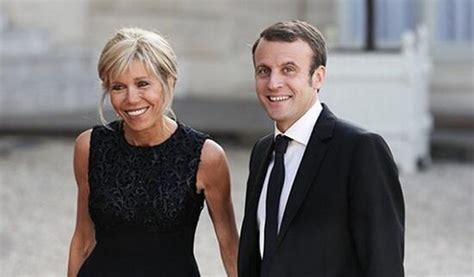 浪漫之都：法国总统马克龙,30岁与54岁的妻子结婚,她们现状如何|马克龙|布丽吉特|两个人_新浪新闻