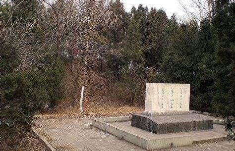 于凤至病逝，有人在她墓碑上刻上32个字，张学良看后又会作何感想