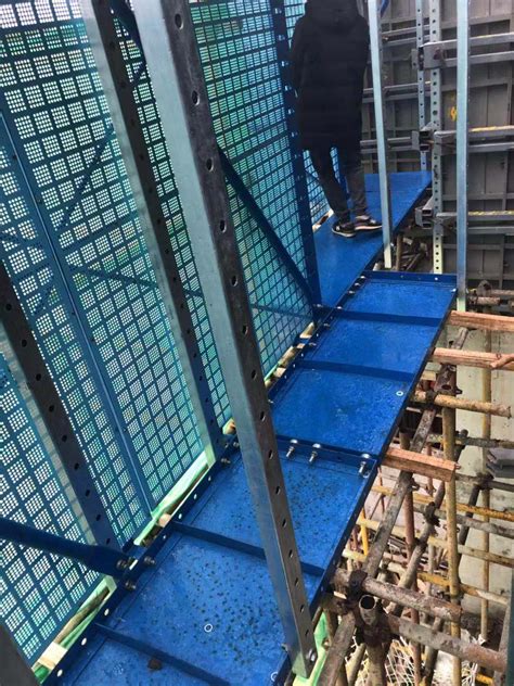 爬架防护网搭设过程中需要注意哪些事项-湖南中科富海建筑科技有限公司
