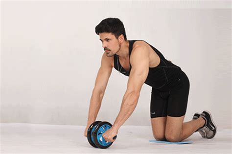 健腹轮标准动作详解 - 肌肉网