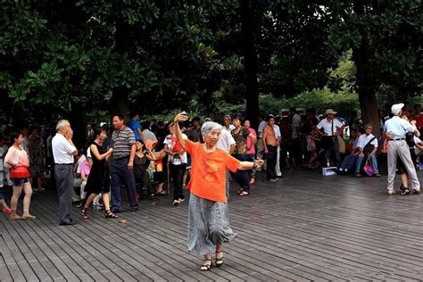 老年人广场舞跳40分钟就可以-360常识网