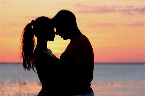 夫妻 爱 吻 关系 恋人 浪漫 男人 女士 户外 – 高图网-免费无版权高清图片下载
