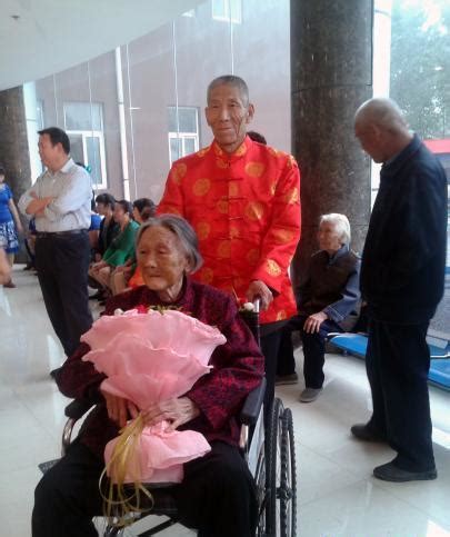 河北邯郸67岁老人在敬老院迎娶94岁新娘--图片频道--人民网
