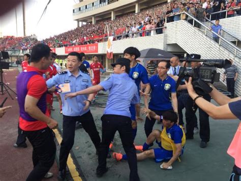 上海武警举行特大型城市运营处置突发事件演练(组图)-特种装备网