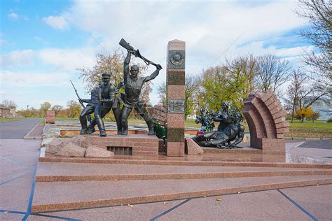布列斯特卫国战争雕塑高清图片下载-正版图片501153133-摄图网