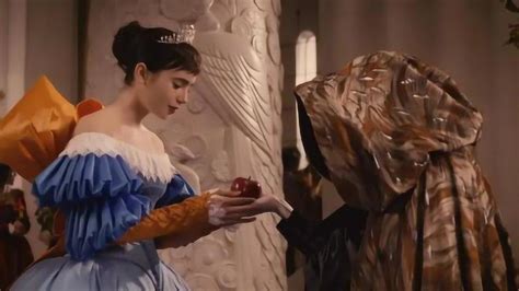 白雪公主收到毒苹果，她不但没吃反而将苹果切开，送给了继母_电影_高清1080P在线观看平台_腾讯视频