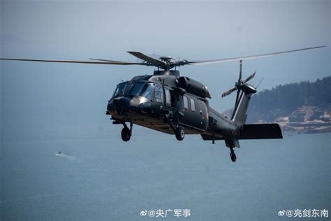 陆航旅多型直升机海上出击