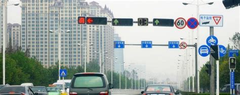 全国第一条有红绿灯的高速，为缓解堵车但更堵，你知道是哪条吗|堵车|红绿灯|高速公路_新浪新闻