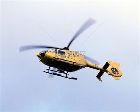 直升机图片-白色背景下的直升机素材-高清图片-摄影照片-寻图免费打包下载