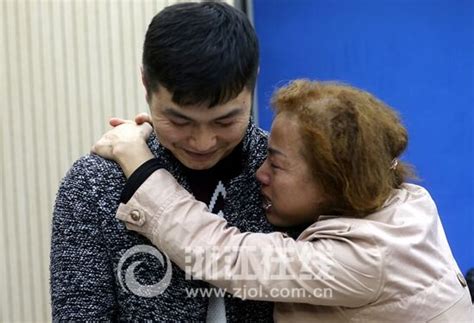 5岁儿子被拐，母亲痛哭失明 34年后终相聚-中国吉林网