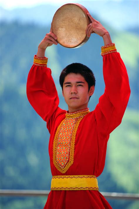 新疆人能歌善舞,用一句话赞美它_新疆人能歌善舞的历史原因是什么呢？ - 早旭经验网
