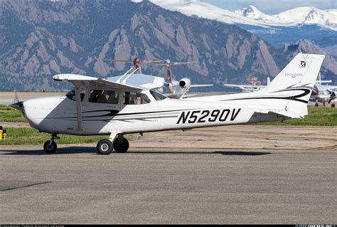 Cessna 172R (2000) | Illinois Aviation Academy
