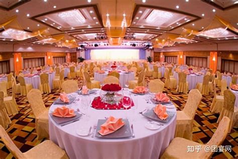 酒店内的婚宴酒席现场高清图片下载-正版图片500832003-摄图网