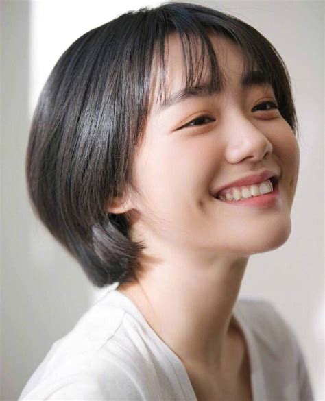 日系甜美女生梨涡头像