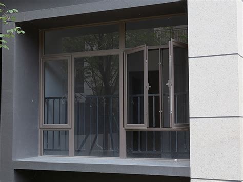 深灰色铝窗花格 仿木铝方通花格屏风价格_铝合金门窗-广东德普龙建材有限公司