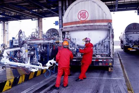 天津LNG槽车充装量再创新高 打破本年度华北地区单日充装槽车最高记录