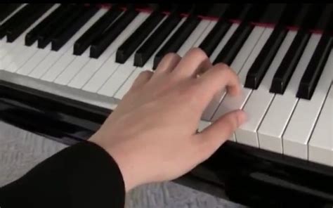 《零基础钢琴教程》新手入门快速掌握双手弹琴【牙牙学琴】-bilibili(B站)无水印视频解析——YIUIOS易柚斯