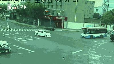 男子酒驾撞上公交车 事故后仍在车内熟睡叫不醒-北京时间