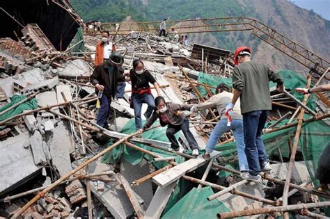 电影《惊天动地》，真实记录08年抗震救灾。#汶川地震 #电影解说