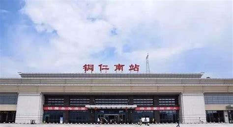 中国边境有个最美机场，离市区仅3公里，出门踏入草原！