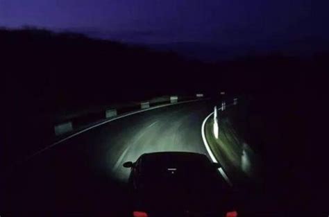 夜间行车中,前方出现弯道时,灯光照射如何变化-百度经验