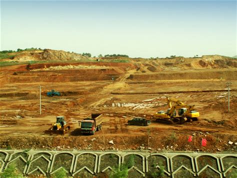 土石方、地基与基础（巴中） - 在建工程 - 华鸿建设集团有限公司