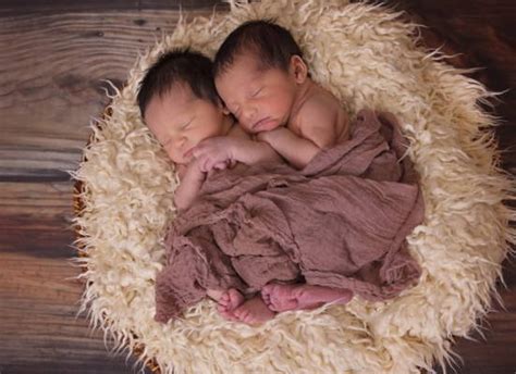 2020年劳动节出生的双胞胎男孩怎么样起名字-周易起名-国学梦