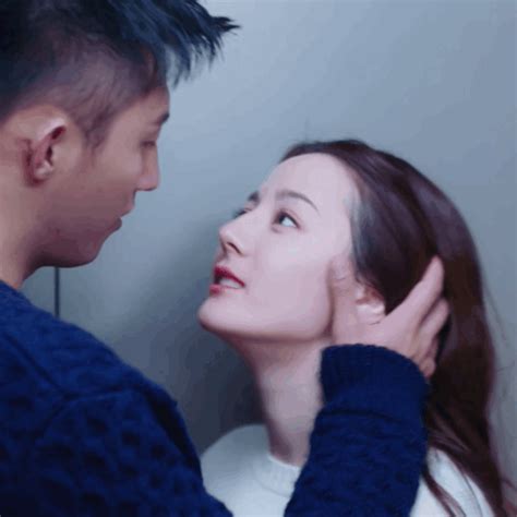 吻胸动态图图片