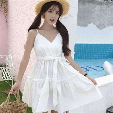 甜美女生吊带裙头像图片