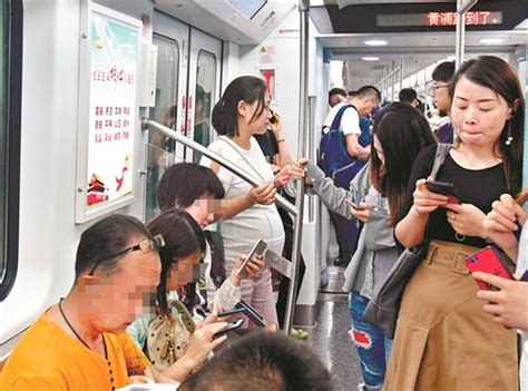 武汉发布新版地铁文明公约 向不文明乘车行为说不_中国湖北_中国网