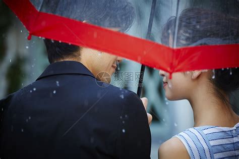从此烟雨落京城,一人撑伞两人行是什么意思-百度经验