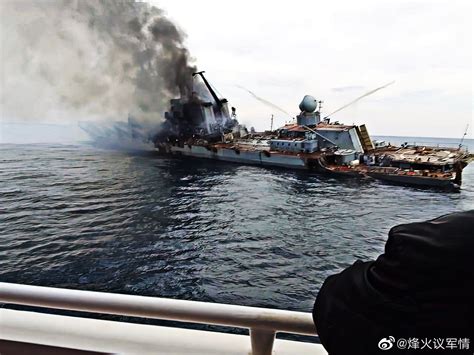 俄海军黑海舰队旗舰爆炸，导弹殉爆全舰撤离，万吨巡洋舰或将沉没