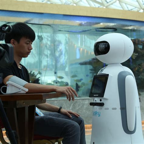 人工智能+家政 智能家政机器人走入千家万户，开创新世界！！！新闻中心洛必德商用机器人服务商
