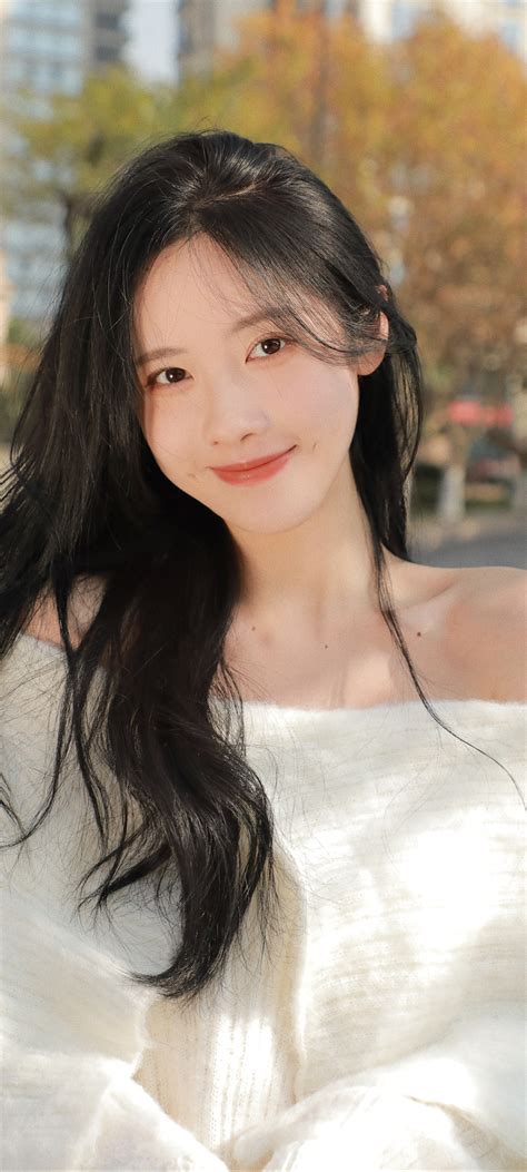 甜美女生头像白色