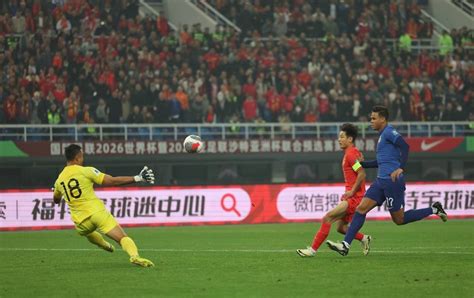 武磊两射一传费南多破门，国足4比1击败新加坡_比赛_新加坡队_比分