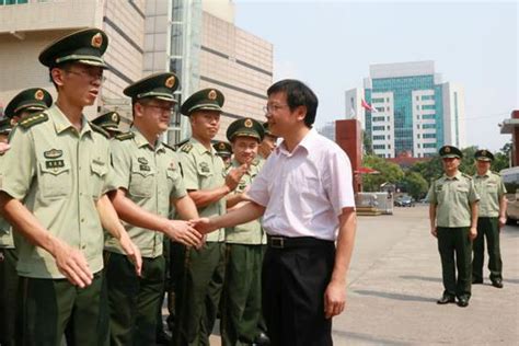 胡丘陵 “八一”建军节慰问武警消防官兵_常德要闻_常德资讯_常德市人民政府门户网站