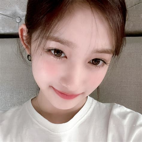 李瑞头像甜美女生动漫版