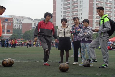 玩转足球 炫我风采——记教育科学学院教职工中老年女子足球射门比赛