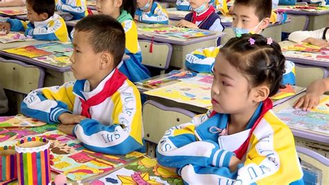 开学第一天班级大型补作业现场 开学来得太快就像龙卷风!_华夏文化传播网