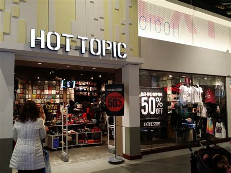 Hot Topic: How the "Loudest Store in the Mall" Went Quiet - Popdust