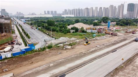 视频： 打通城市“主动脉” 荆州复兴大道全面复工