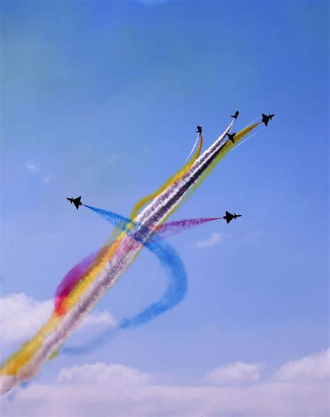 独家 ｜中国空军也懂浪漫！空军节在迪拜训练飞出“我的中国心”！