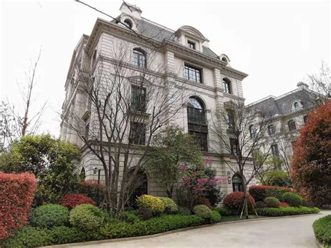 上海陆家嘴，有最贵的酒店一晚17W，有最贵的房子一平46W！_腾讯视频
