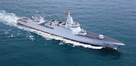 历史上的今天8月10日_2011年由瓦良格号改建的中国首艘航空母舰出海试航。