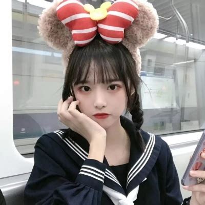 甜美女生头像俏皮可爱