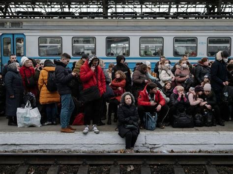 逃离家园的乌克兰老百姓 历尽千辛万苦前往波兰|乌克兰|波兰|家园_新浪新闻
