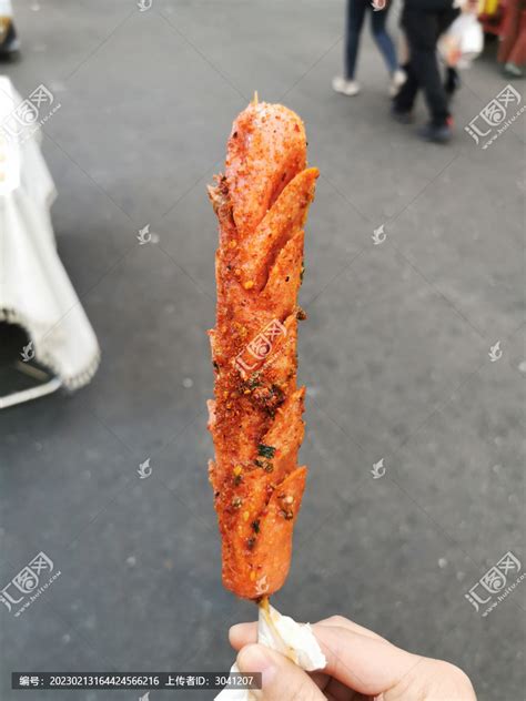 曝光！街边2块钱一根的烤肠，到底能不能吃？啥肉做的？_深圳新闻网
