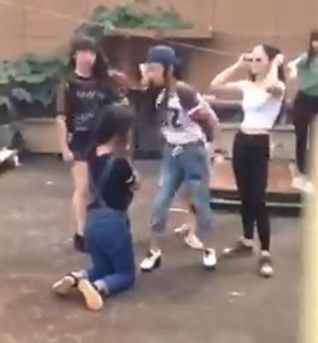 江西多名初中女生围殴同学 - 头条 - 华西都市网新闻频道